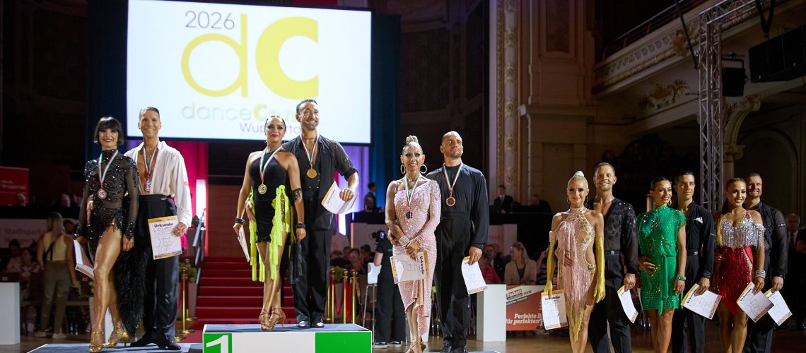 Die Siegerehrung des WDSF Open Senior I Latin. Foto: Bob van Ooik