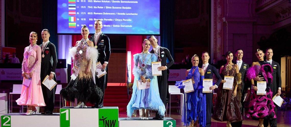 Siegerehrung des WDSF World Open (new series) Adult Standard. Foto. Bob van Ooik